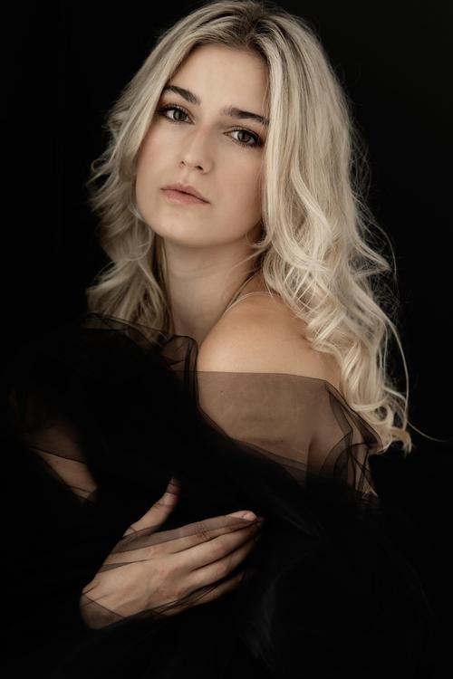 MIRIAM KUTROWATZ